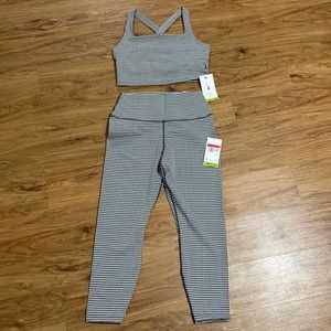 Nike Yoga Gingham Cropped Sports Bra Top & High-Rise Crop Leggings (Size L)